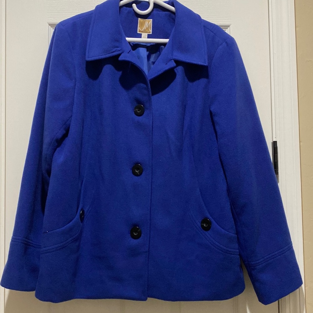Blue Lind jacket with black buttons and deep pockets